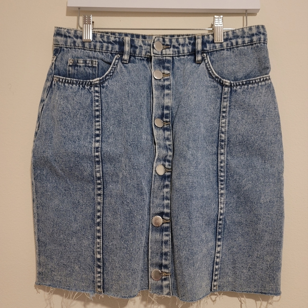 H&M Divided Womens Skirt Size 6 Distressed Denim Jean Raw Hem Button Fly